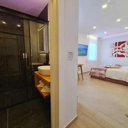Restaurant & Apartments Getaway Pri Kobalu Vipava Exterior foto