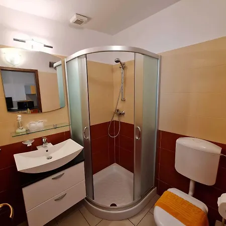 Restaurant & Apartments Getaway Pri Kobalu Vipava Exterior foto